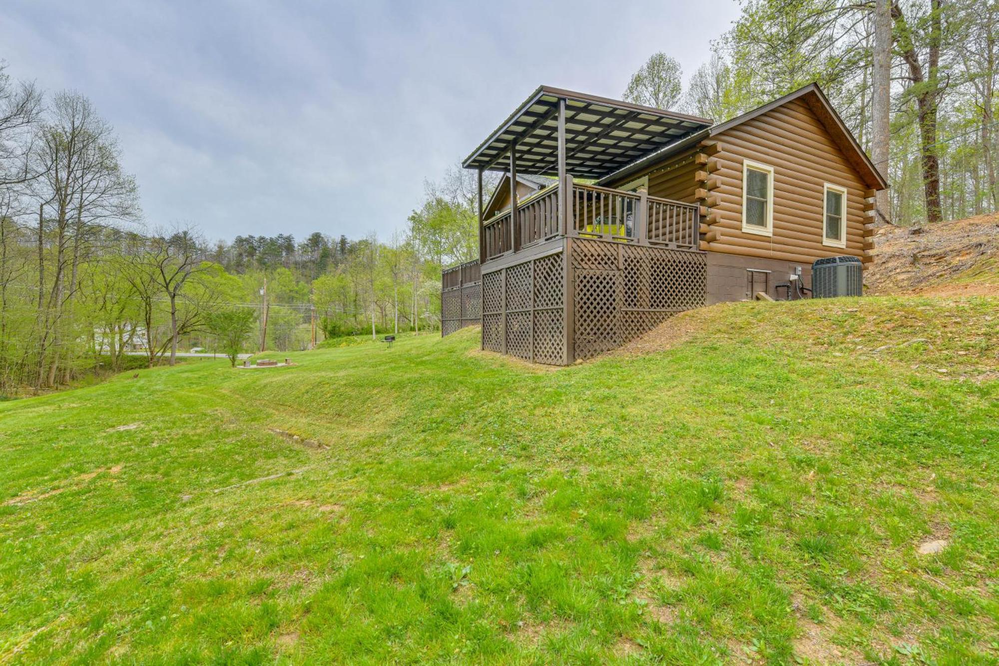 Smoky Mountain Cozy Cove Cabin Deck And Fire Pit! Cosby Экстерьер фото